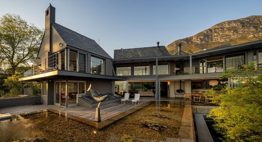 Spanish Farm Guest By Raw Africa Collection 4* Somerset West